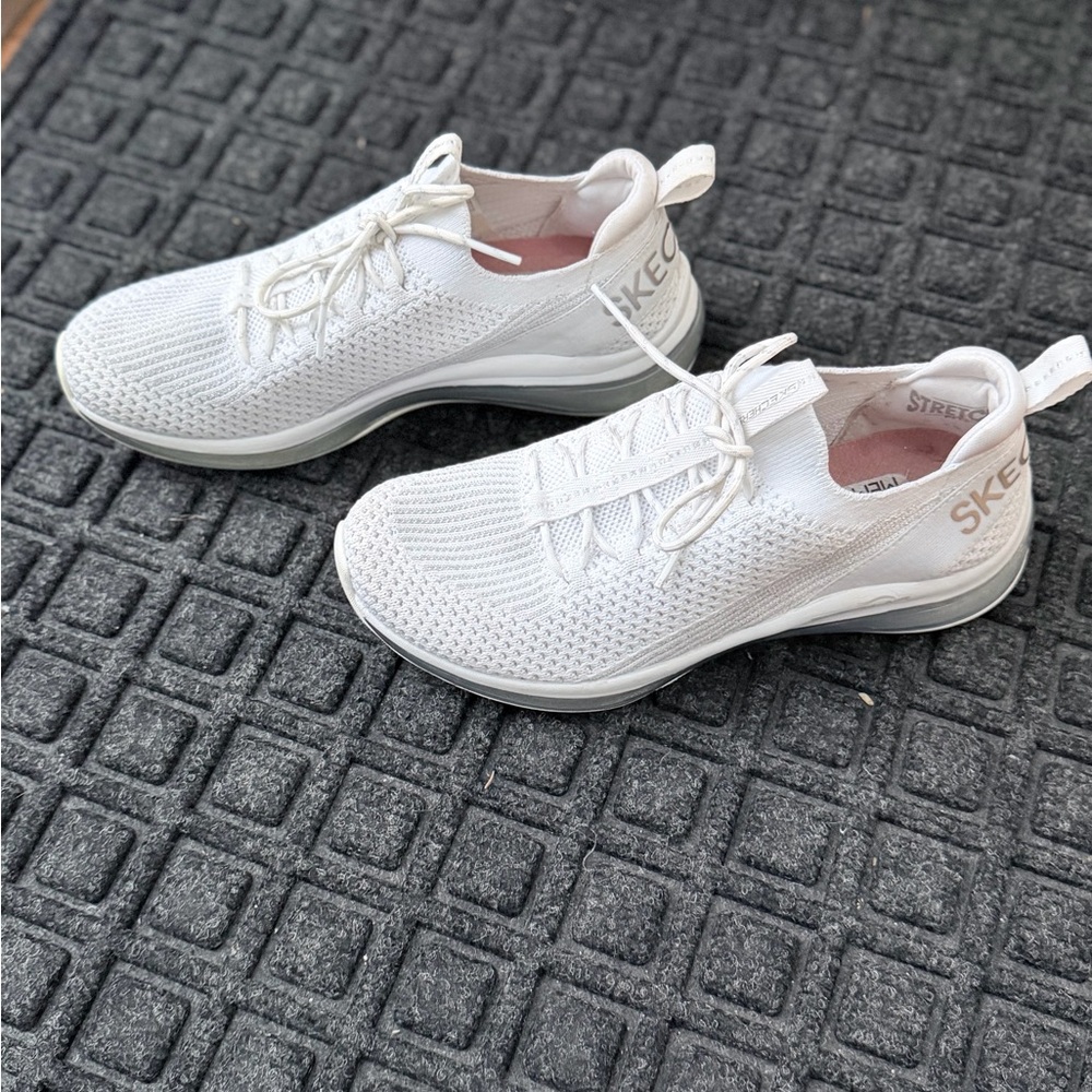 Skechers Women's SketchAir Element 2.0 size 6